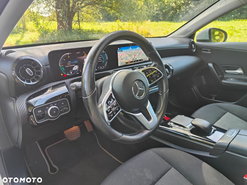 Mercedes-Benz Klasa A 180 d 8G-DCT Lim Entry - 16
