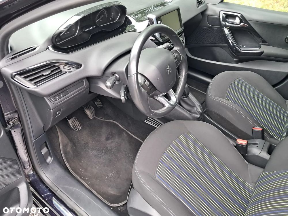 Peugeot 208 - 10