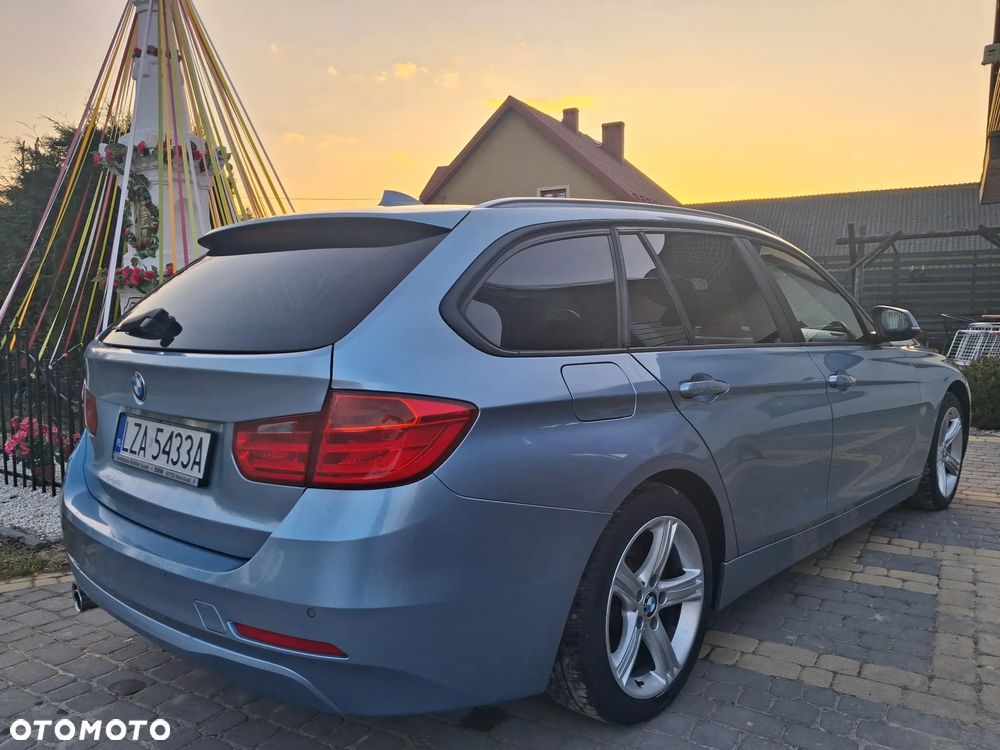 BMW Seria 3 325d M Sport - 4