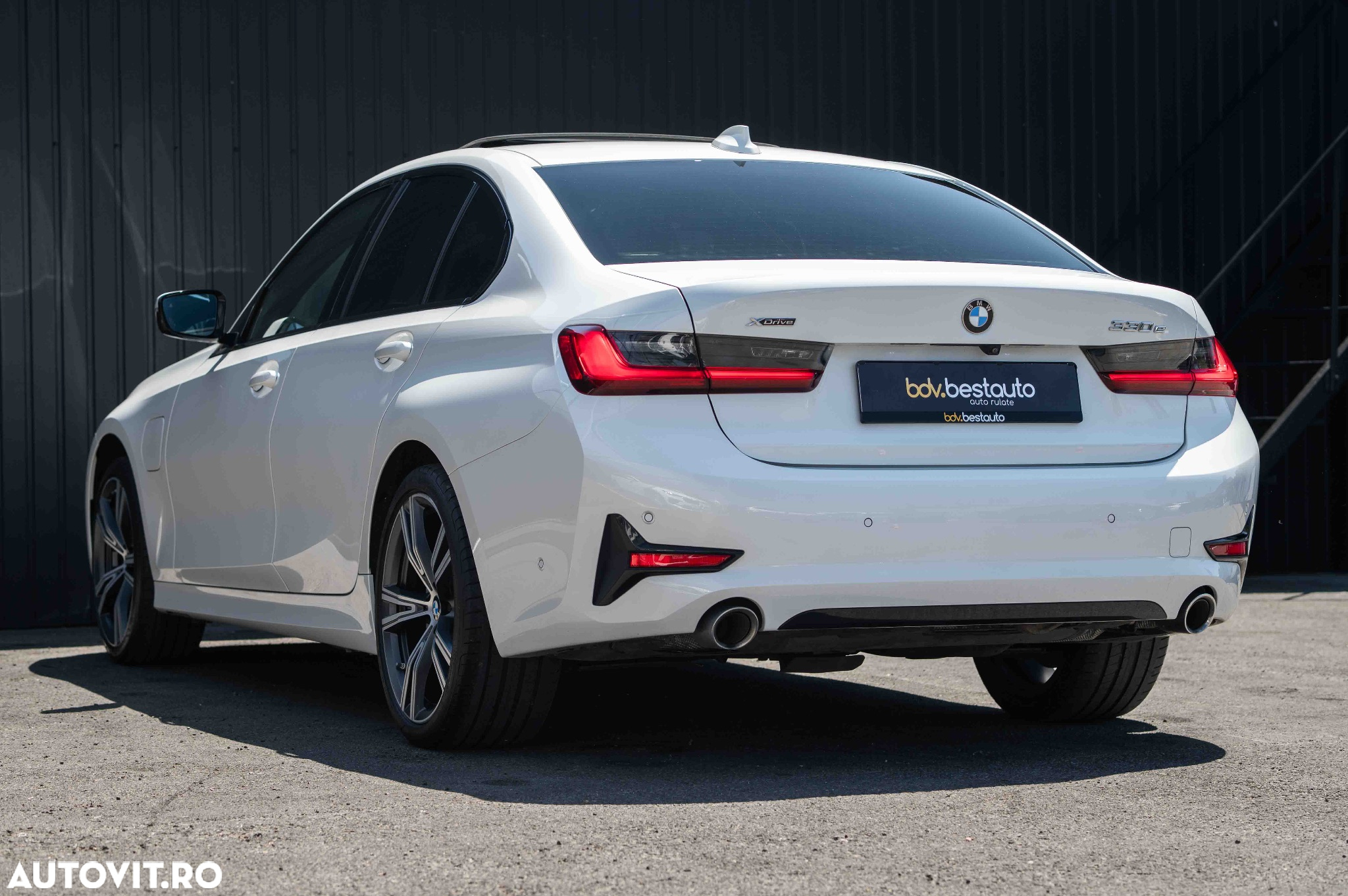 BMW Seria 3 330e xDrive AT PHEV - 36