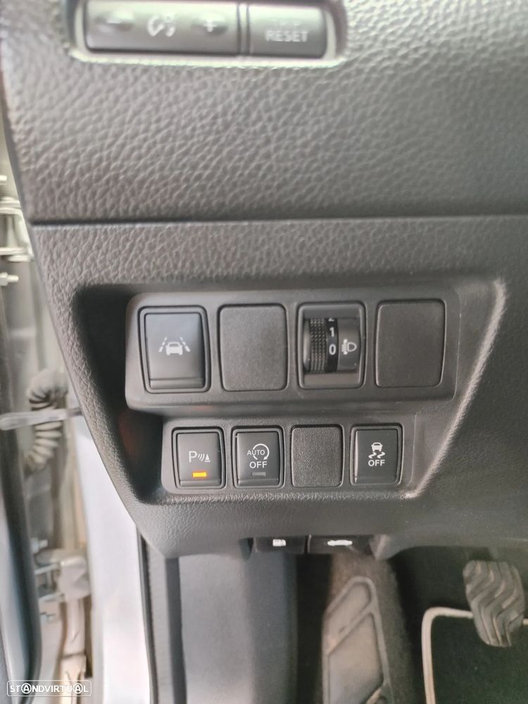 Nissan Qashqai 1.5 dCi N-Connecta 18 - 26