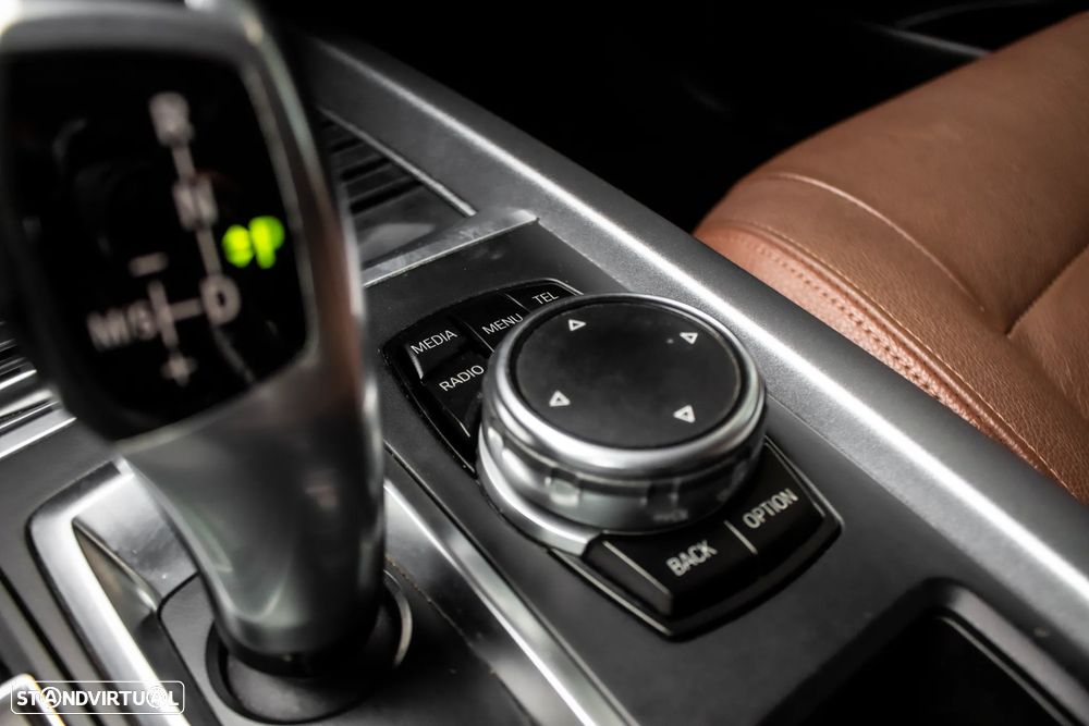 BMW X5 25 d sDrive Comfort 7L - 25