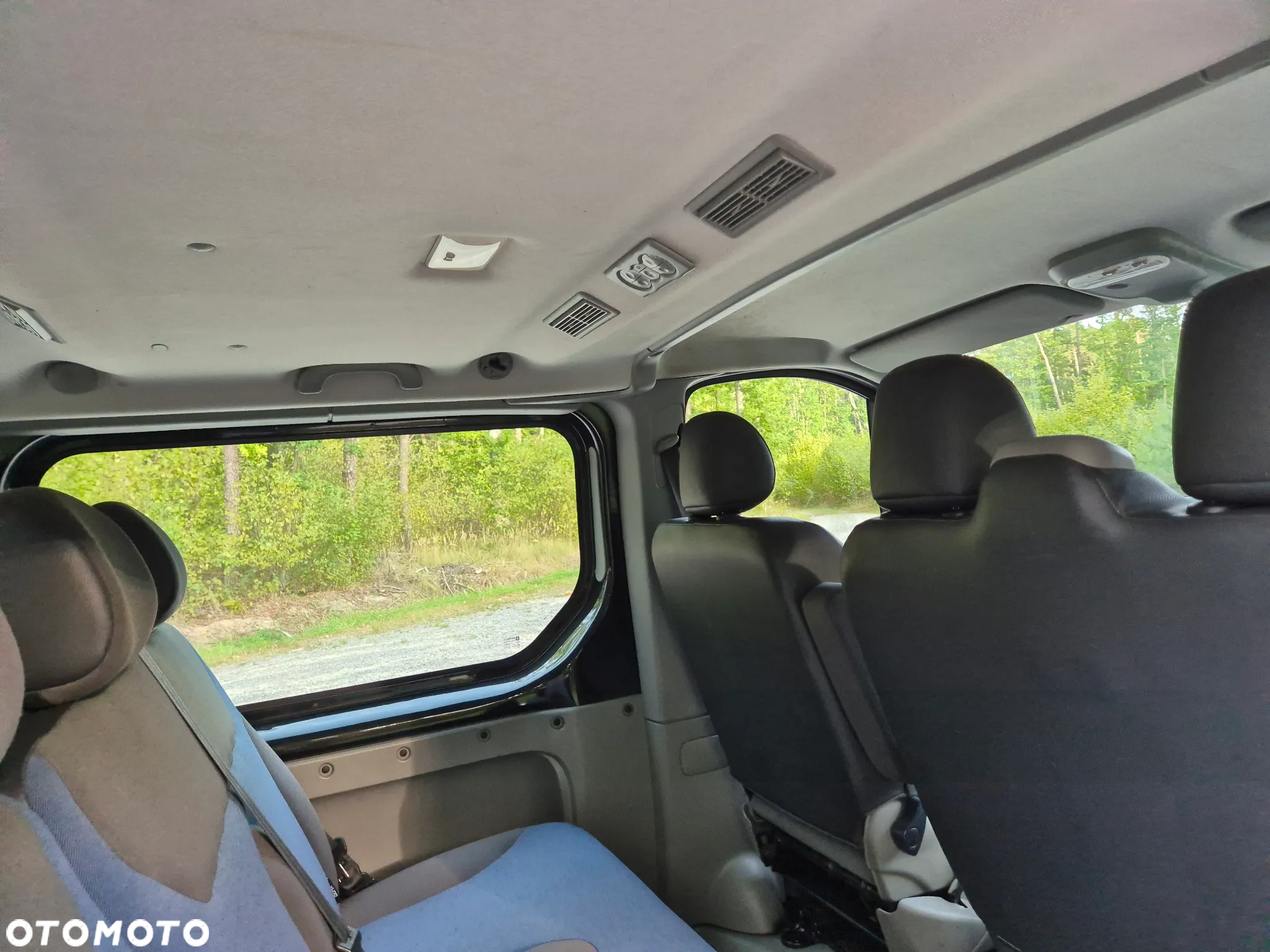 Renault Trafic 2.0 dCi 115 FAP Grand Passenger Black Edition - 32