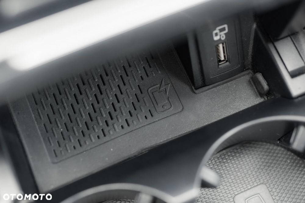 Mercedes-Benz Klasa C 400 4MATIC 9G-TRONIC - 28