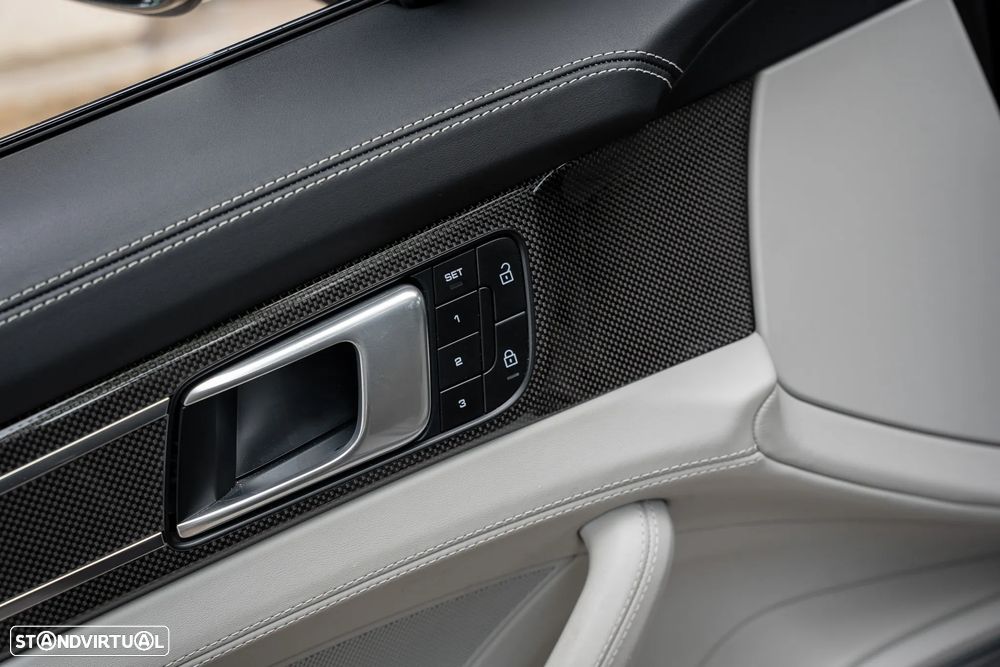 Porsche Panamera Sport Turismo Turbo S E-Hybrid - 28