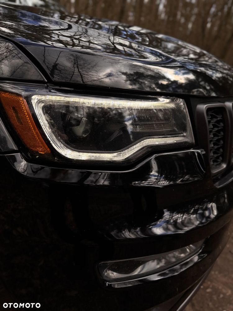 Jeep Grand Cherokee - 13