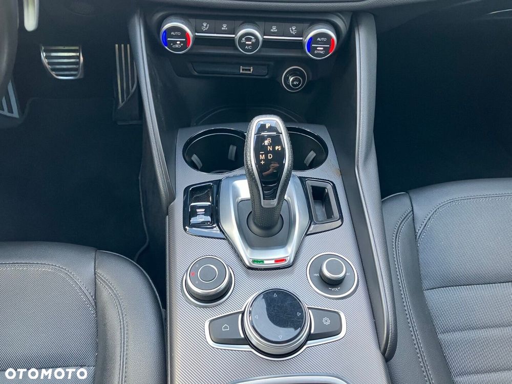 Alfa Romeo Giulia - 16