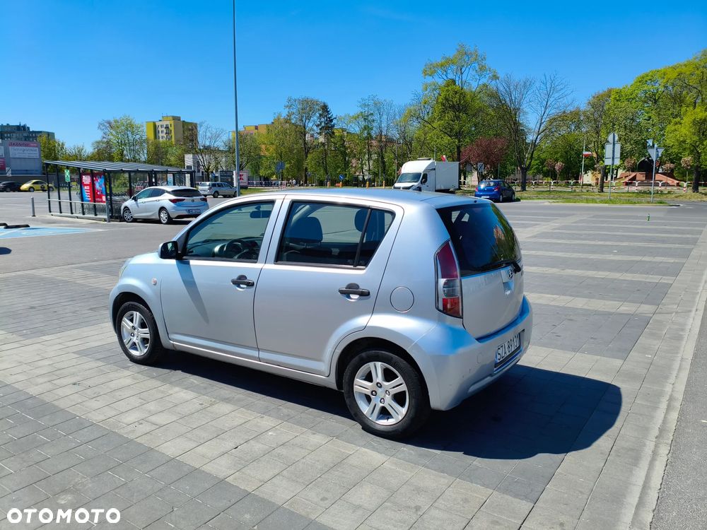 Daihatsu Sirion 1.0 - 6