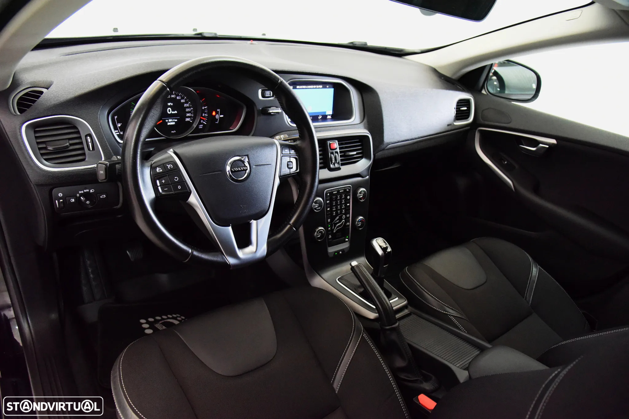 Volvo V40 2.0 D3 Momentum - 16