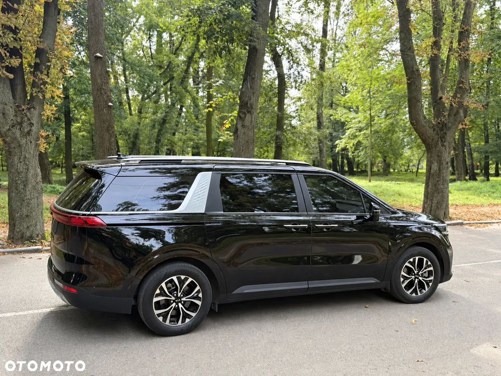 Kia Carnival - 11