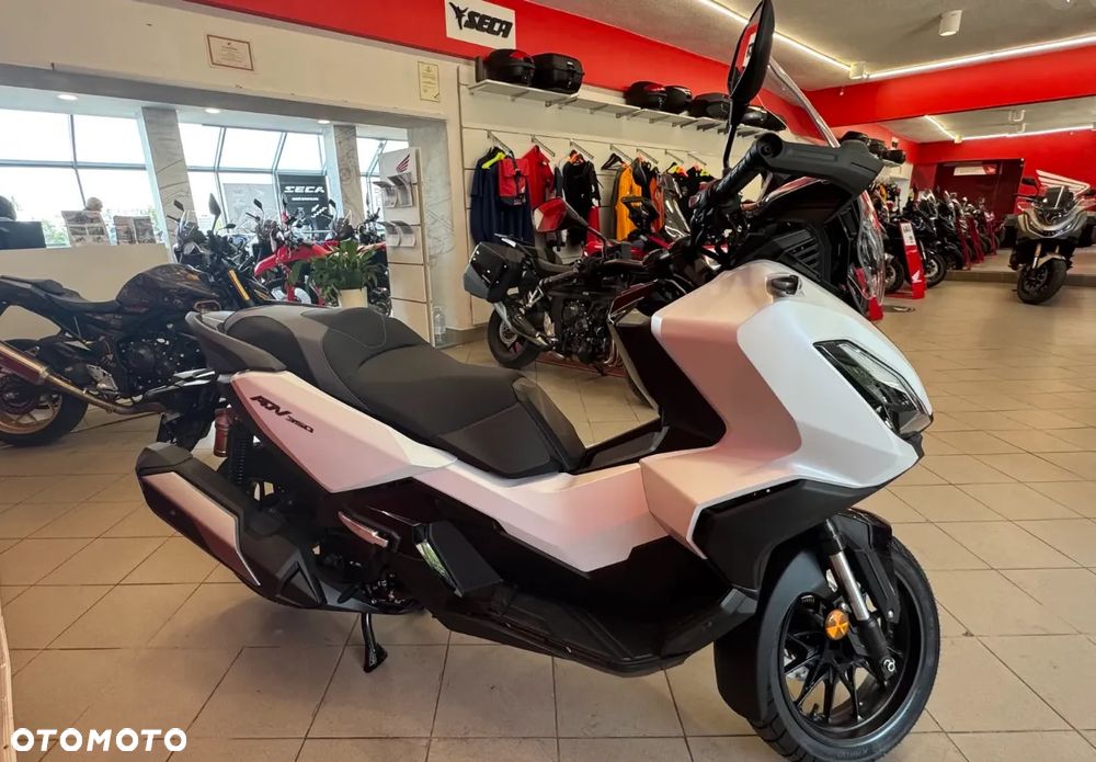 Honda ADV350 - 5