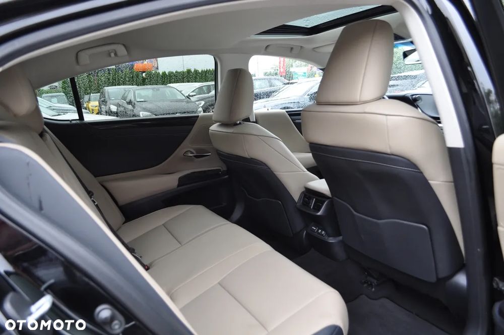 Lexus ES 300h Business Edition + - 36