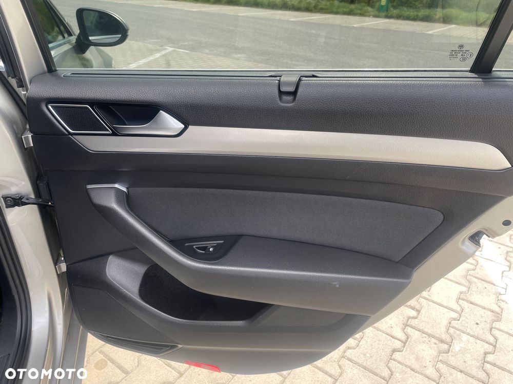 Volkswagen Passat - 28