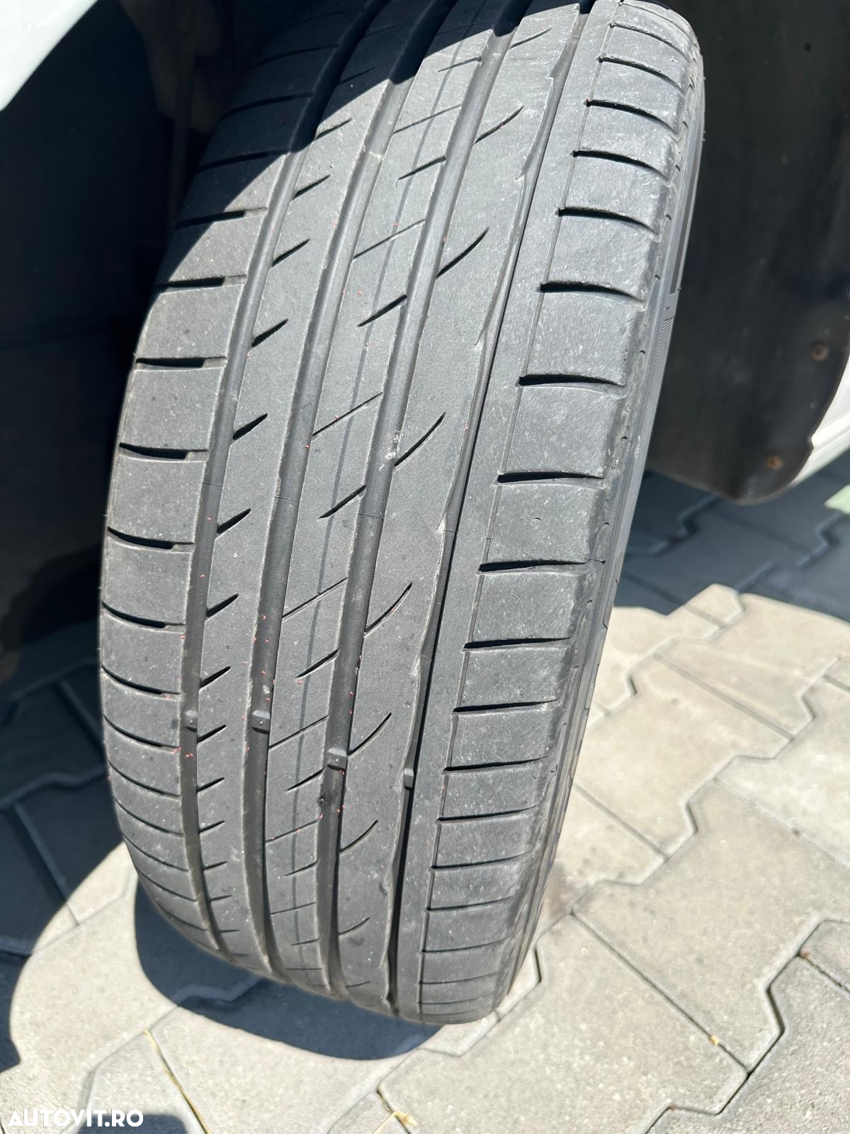 Volkswagen Golf 1.6 TDI DPF Highline - 10
