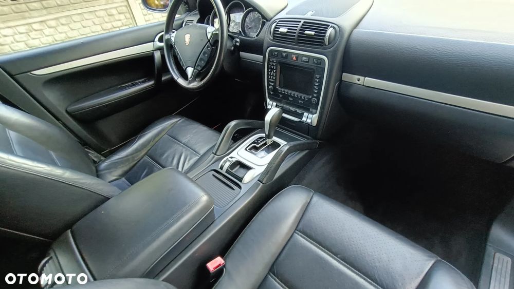 Porsche Cayenne - 32