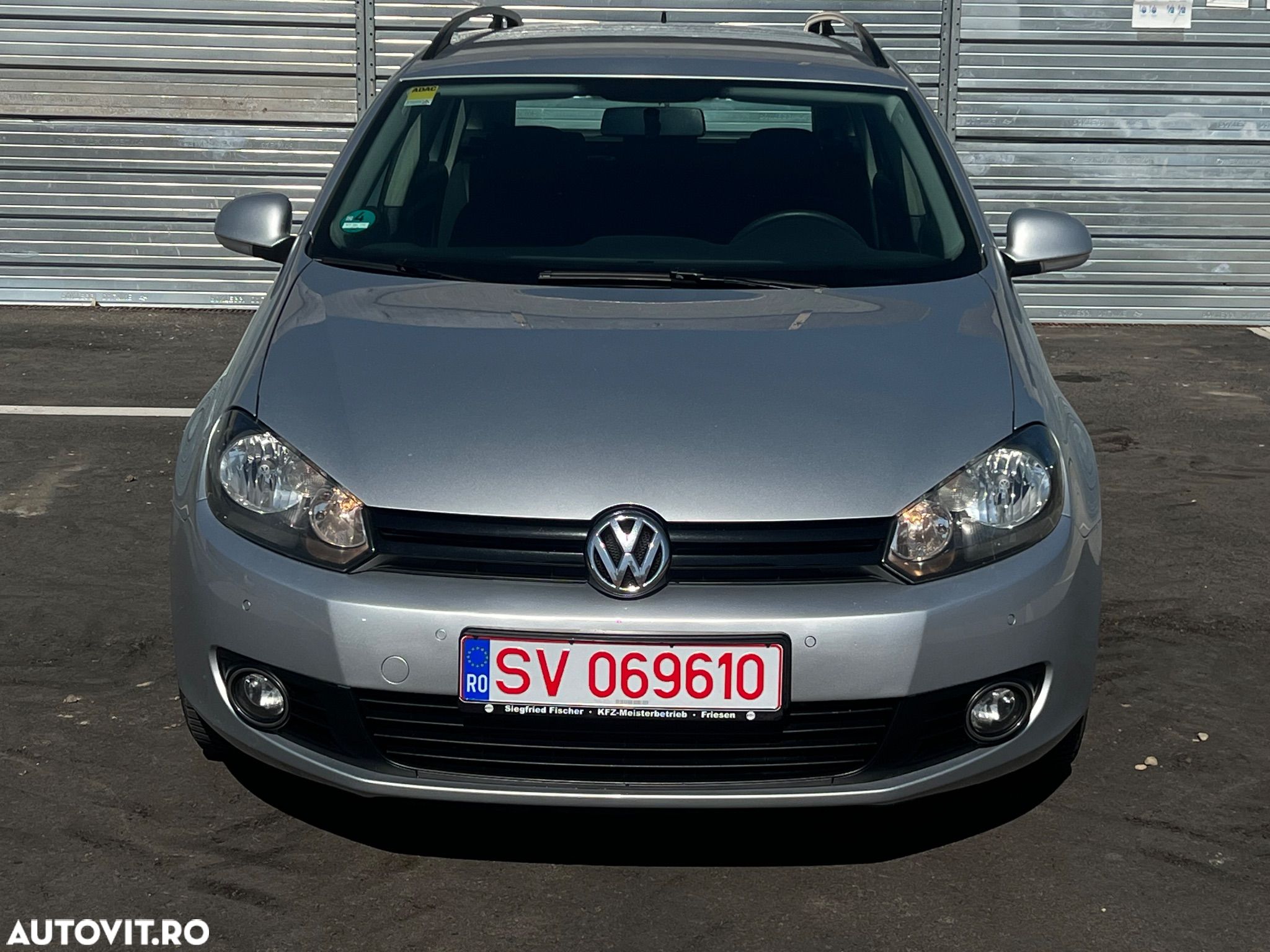 Volkswagen Golf - 1