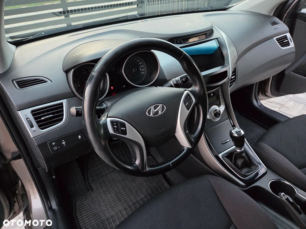 Hyundai Elantra 1.6 Comfort - 33
