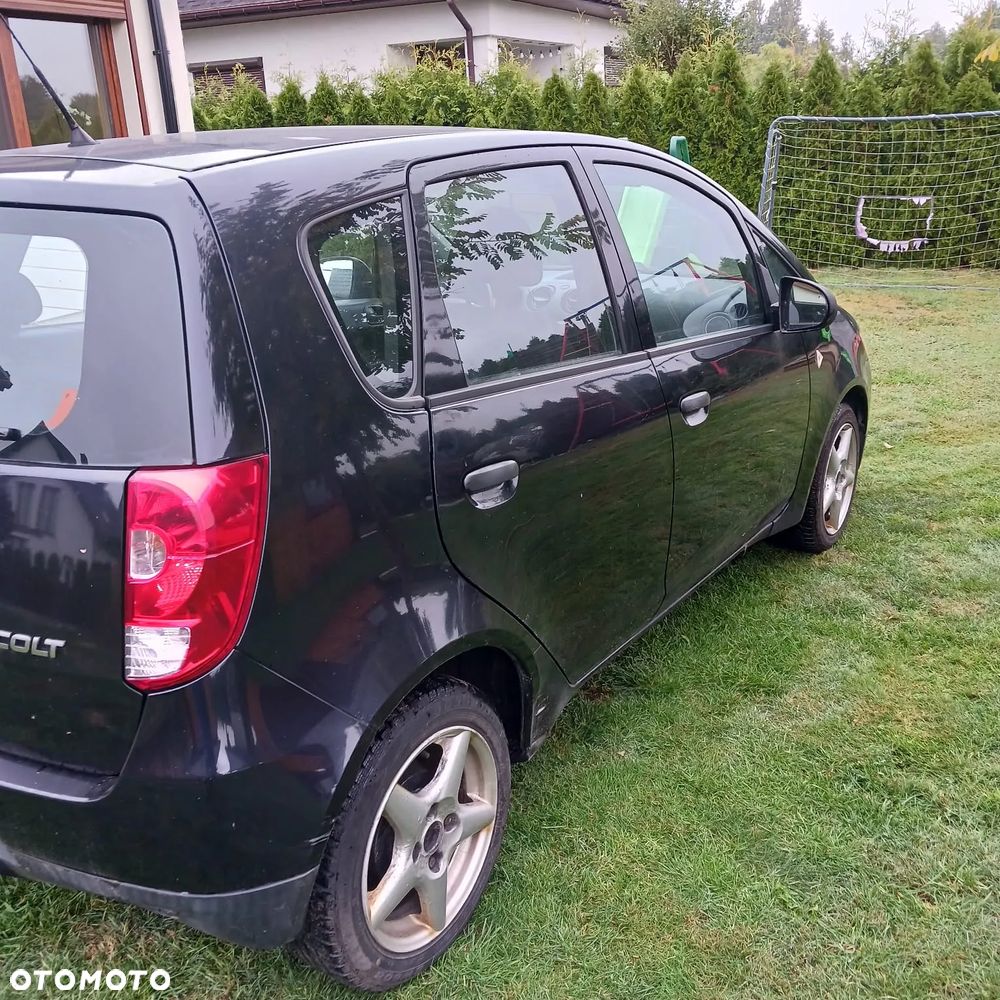 Mitsubishi Colt - 3