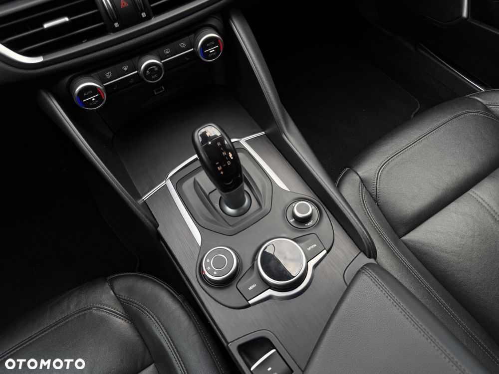 Alfa Romeo Giulia - 13