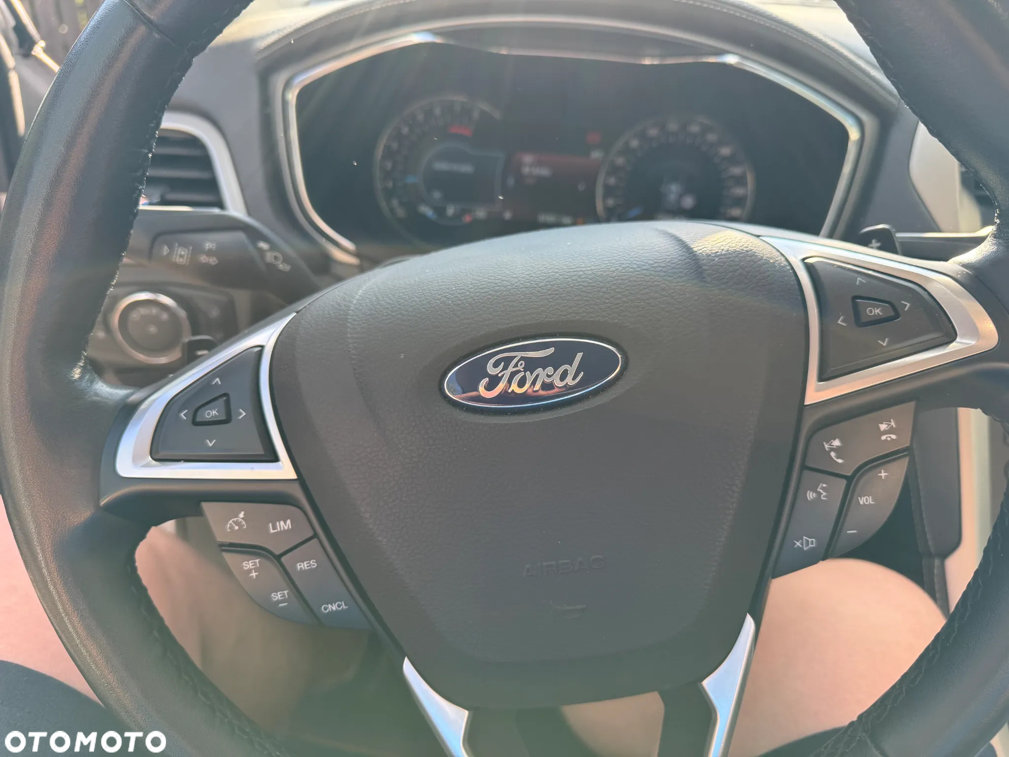 Ford Mondeo Vignale 2.0 EcoBoost - 11
