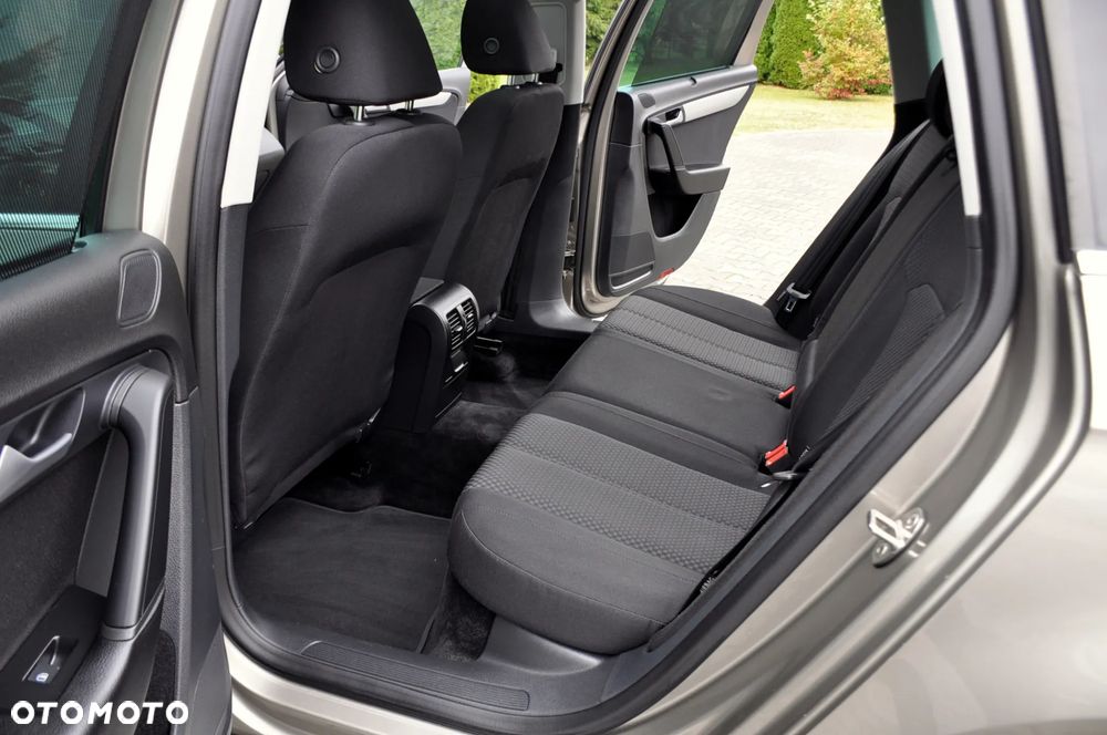 Volkswagen Passat Variant 1.6 TDI BlueMotion - 21