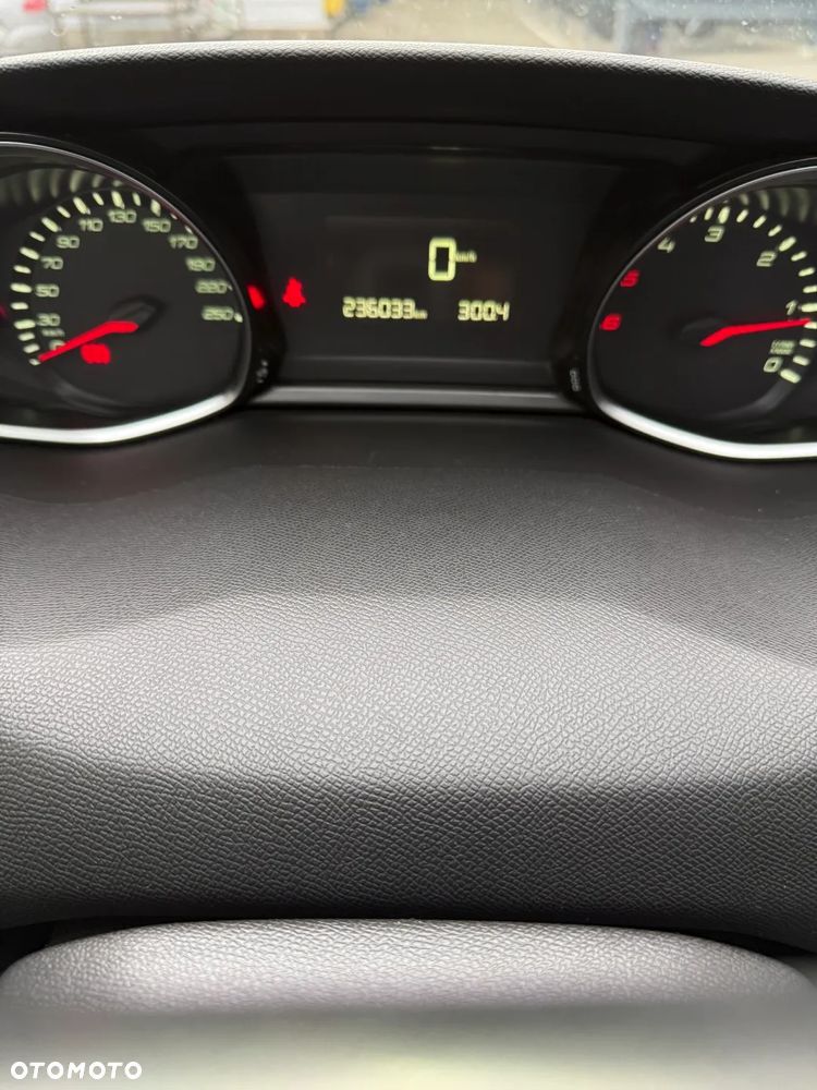 Peugeot 308 SW 1.5 BlueHDi Active S&S - 11