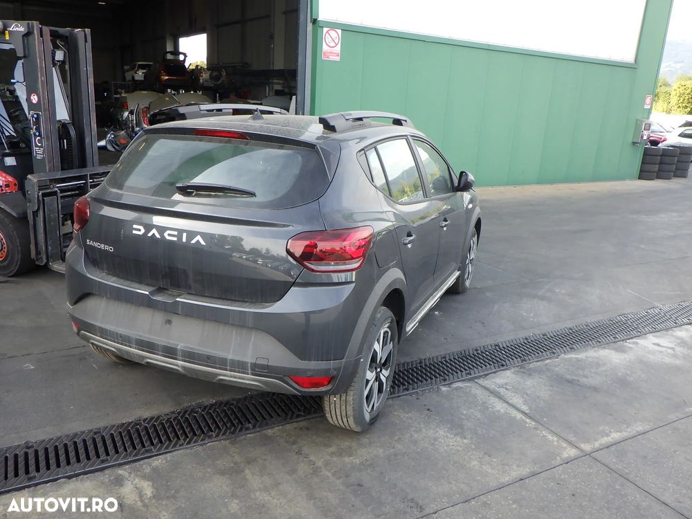 Dezmembrez Dacia Sandero Stepway , 1.0 TCE , an 2023 , Benzina - 3