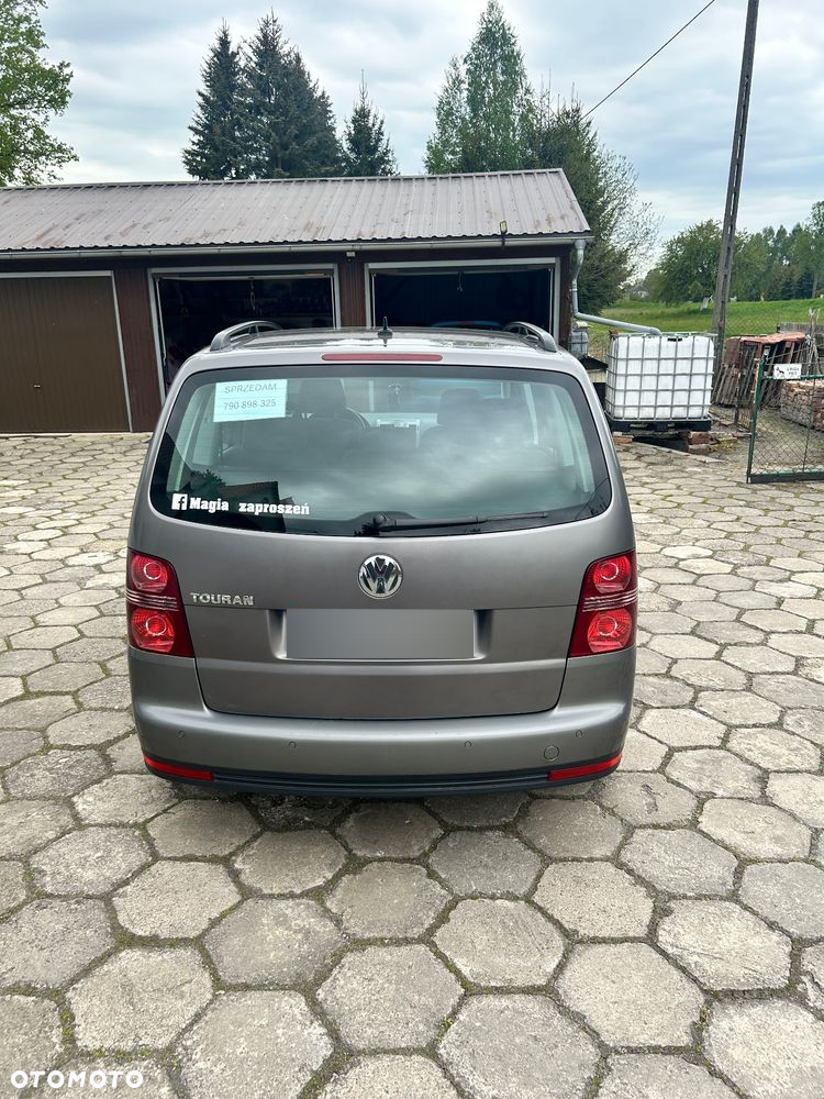 Volkswagen Touran 1.6 - 5