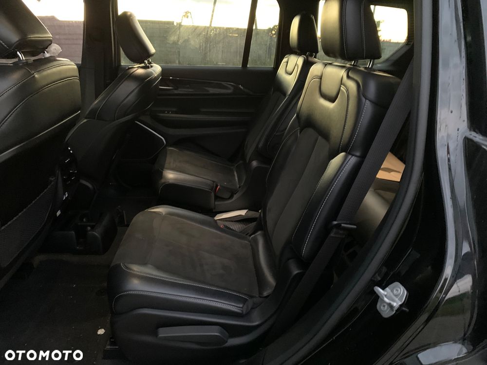 Jeep Grand Cherokee - 24