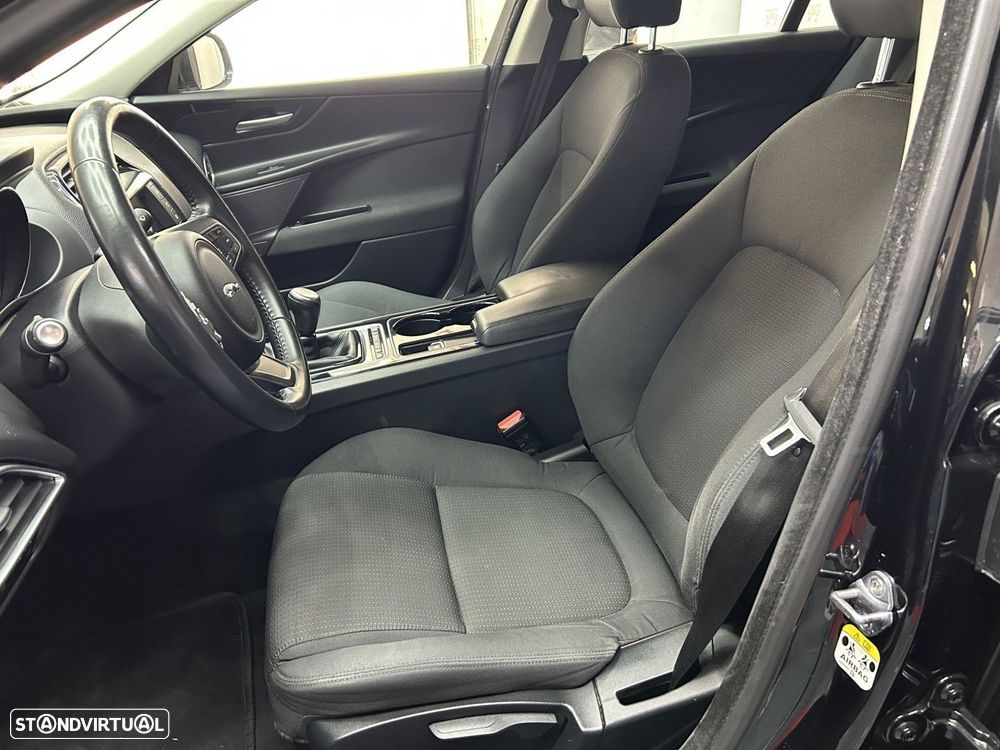 Jaguar XE 2.0 D Prestige - 11