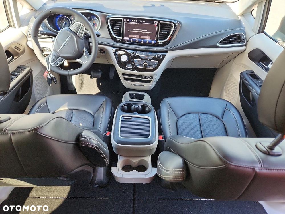 Chrysler Pacifica - 7