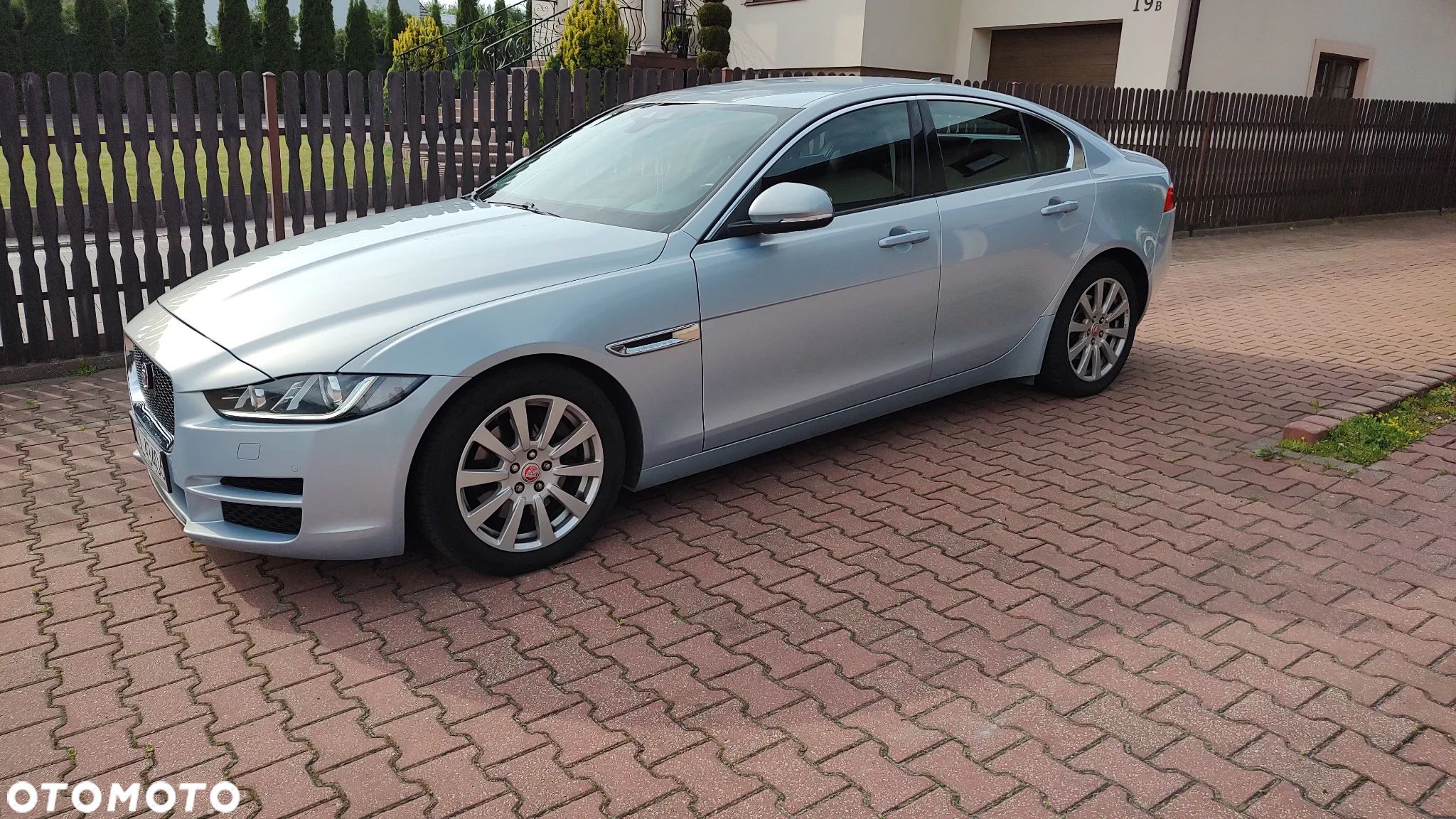 Jaguar XE - 1
