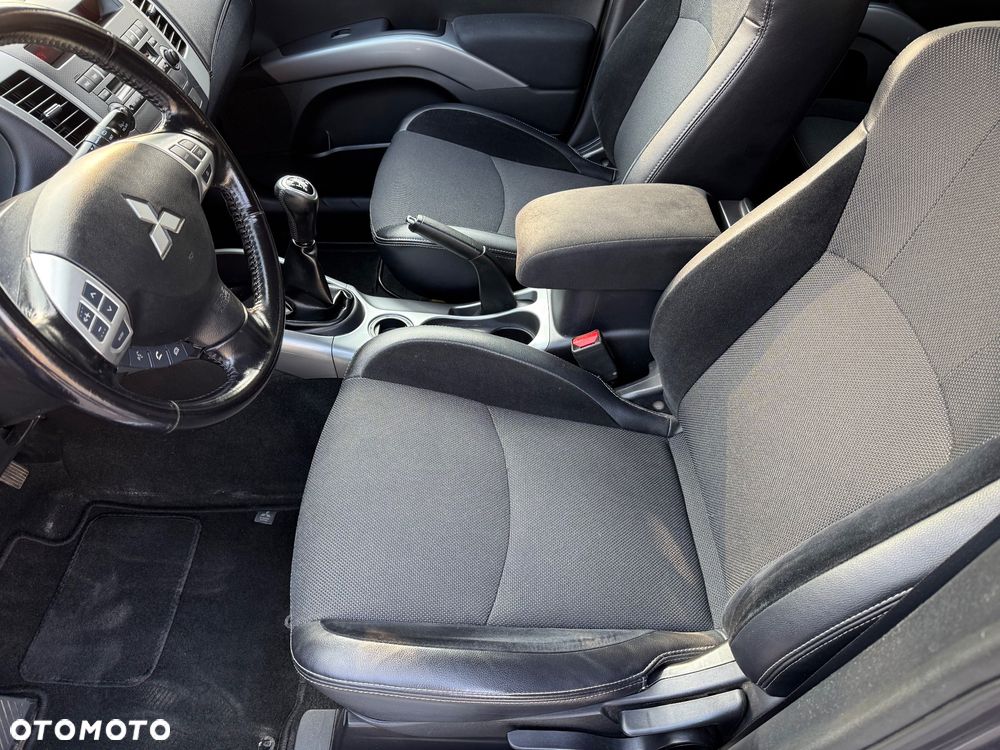 Mitsubishi Outlander 2.0 2WD Invite - 27