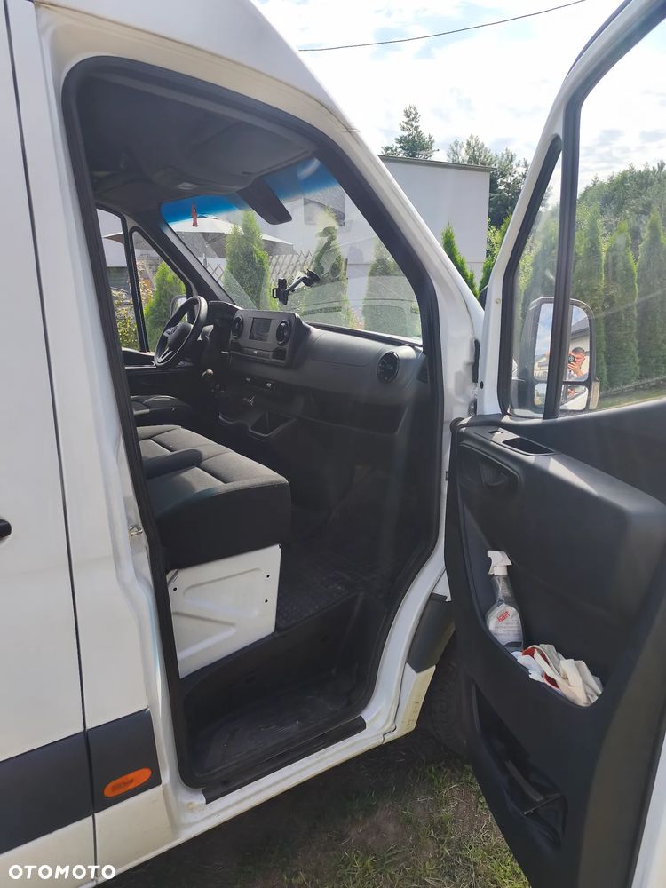 Mercedes-Benz Sprinter - 14