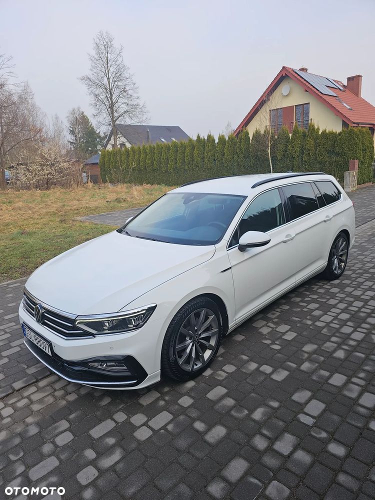 Volkswagen Passat - 1