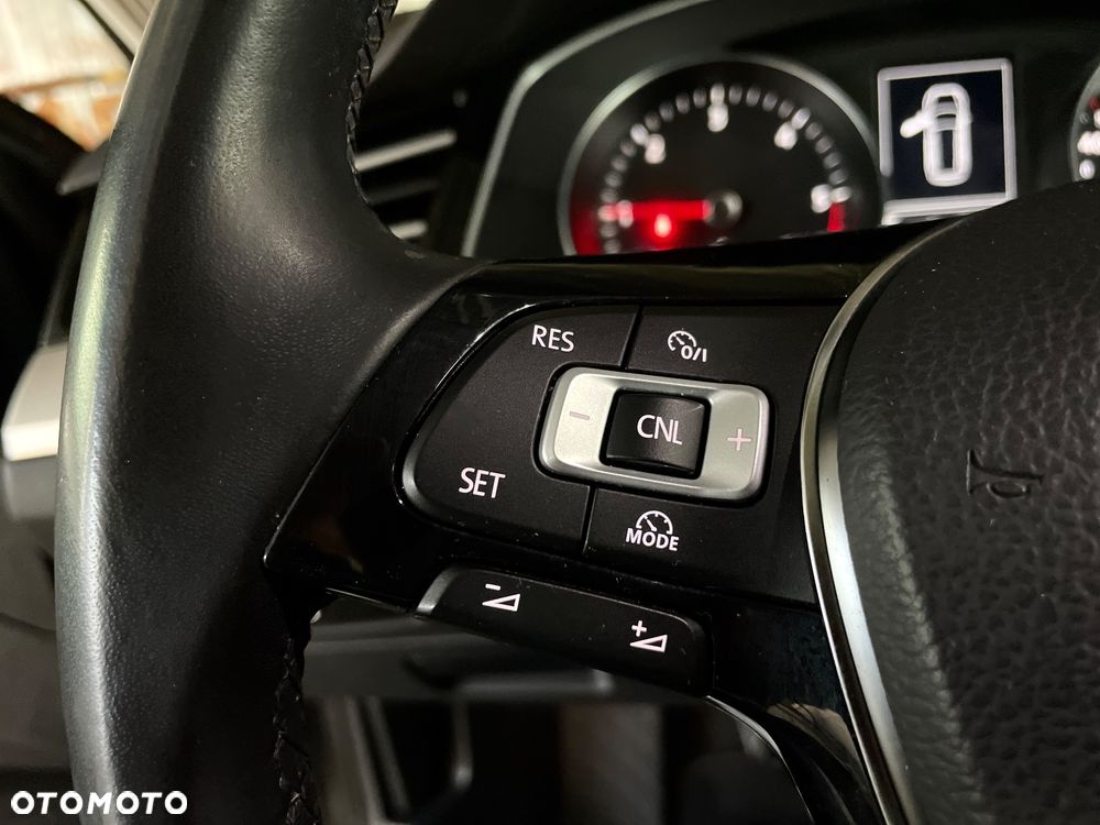 Volkswagen Passat 2.0 TDI (BlueMotion Technology) Comfortline - 23