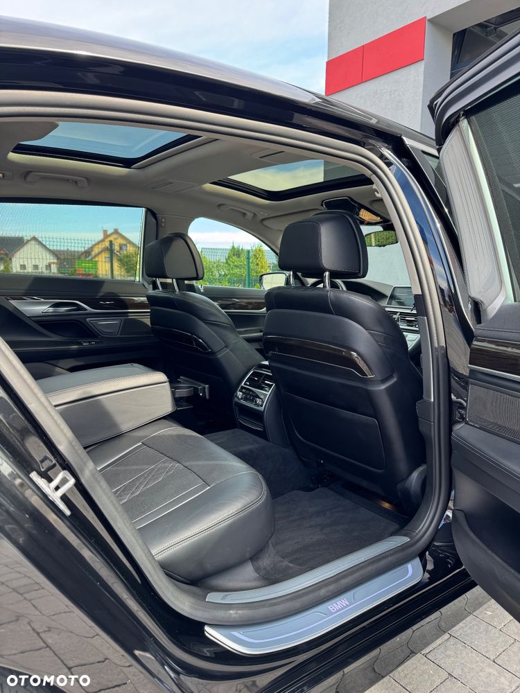 BMW Seria 7 740Li - 28