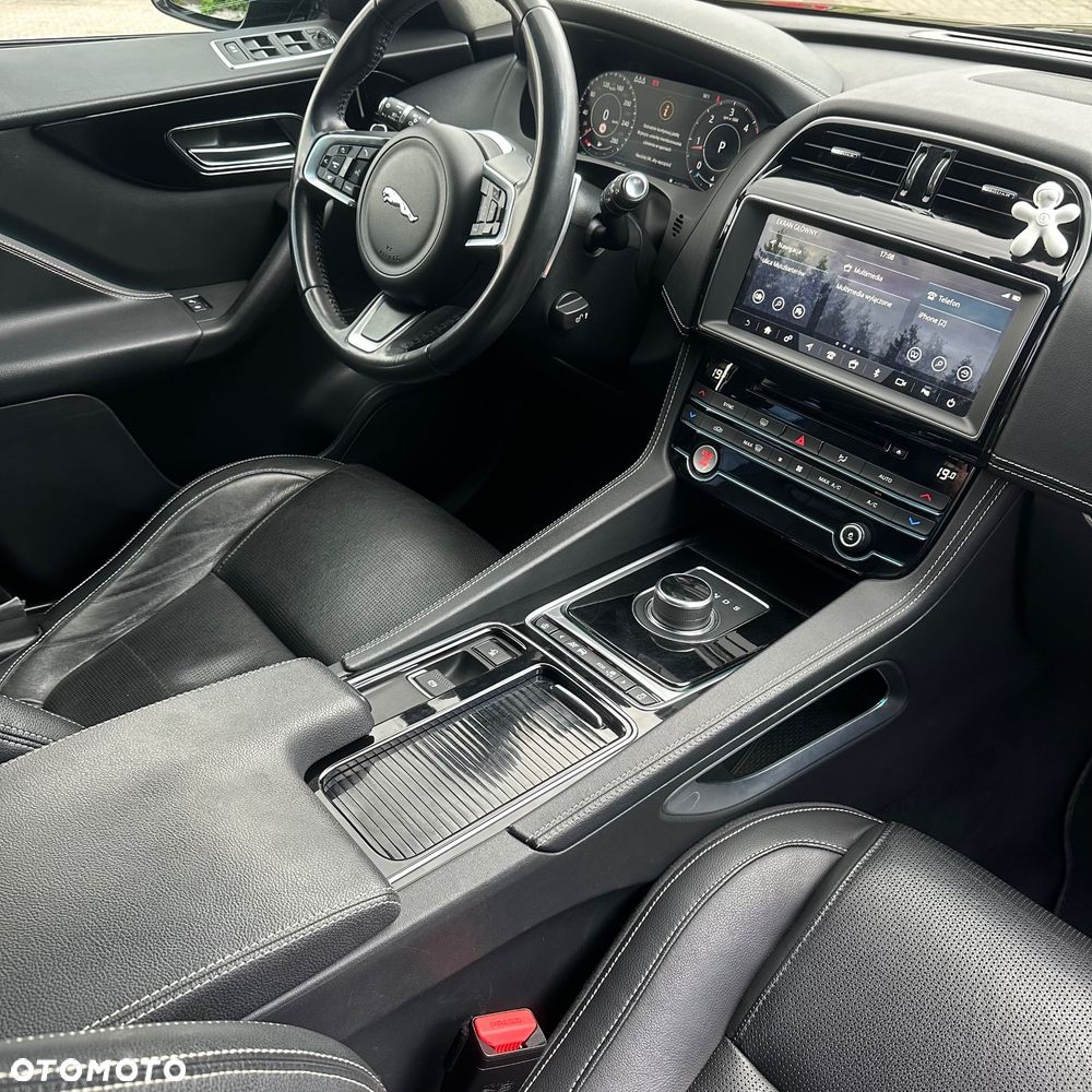 Jaguar F-Pace 2.0 i4D AWD Chequered Flag - 23