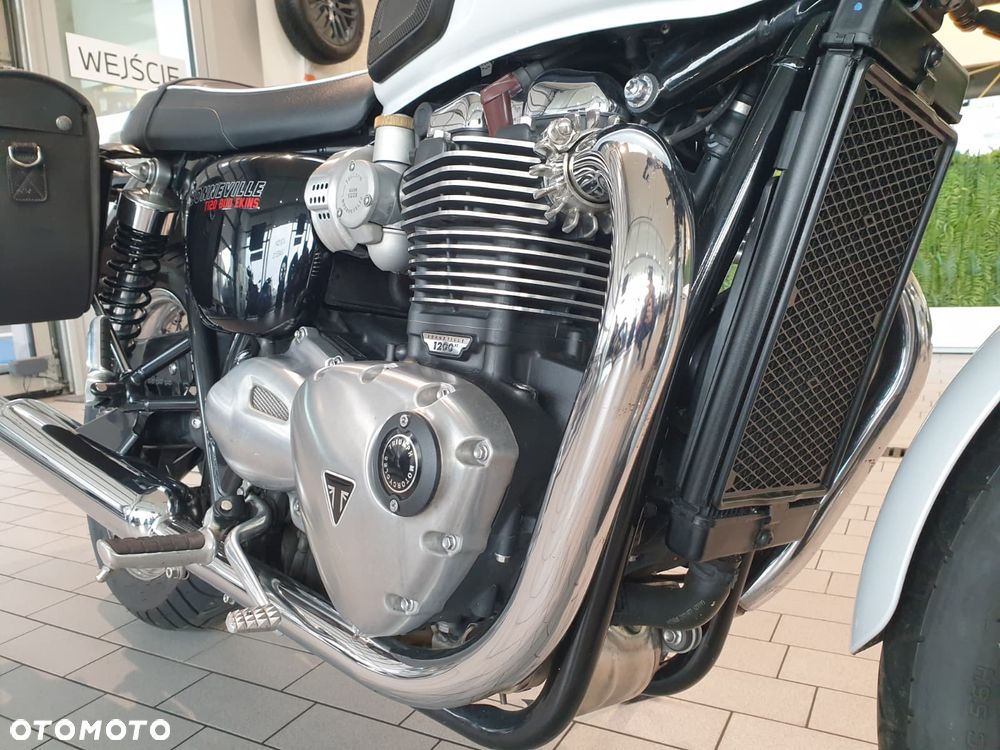 Triumph Bonneville - 38