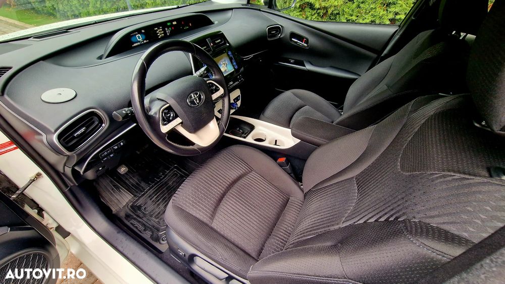 Toyota Prius 1.8 HSD Exclusive - 25