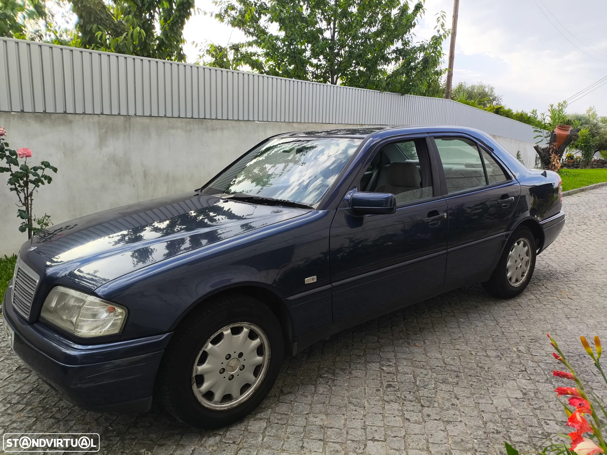 Mercedes-Benz 200 D - 14