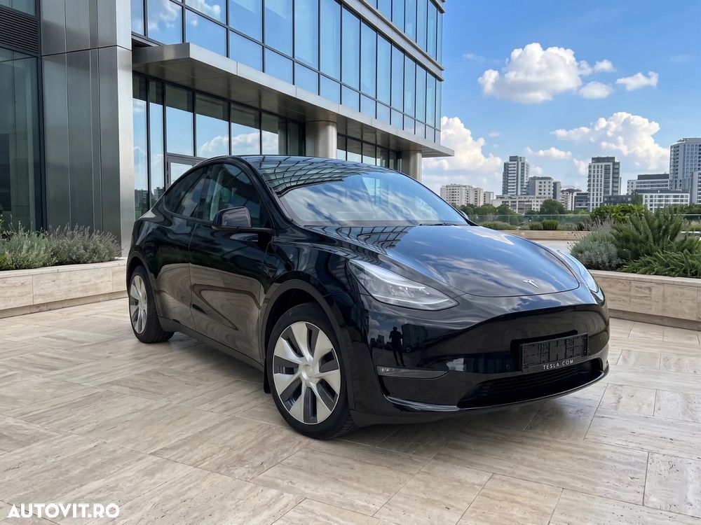 Tesla Model Y AWD Performance - 1