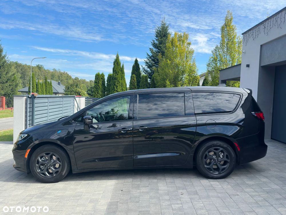 Chrysler Pacifica - 4