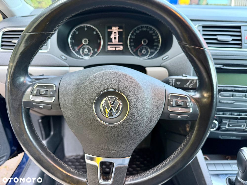 Volkswagen Jetta 1.6 TDI Highline DSG - 6