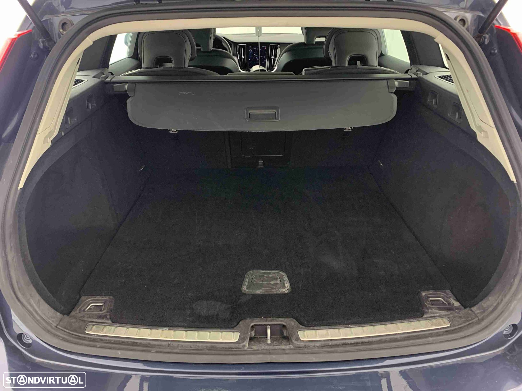 Volvo V60 2.0 B4 Essential Auto - 14