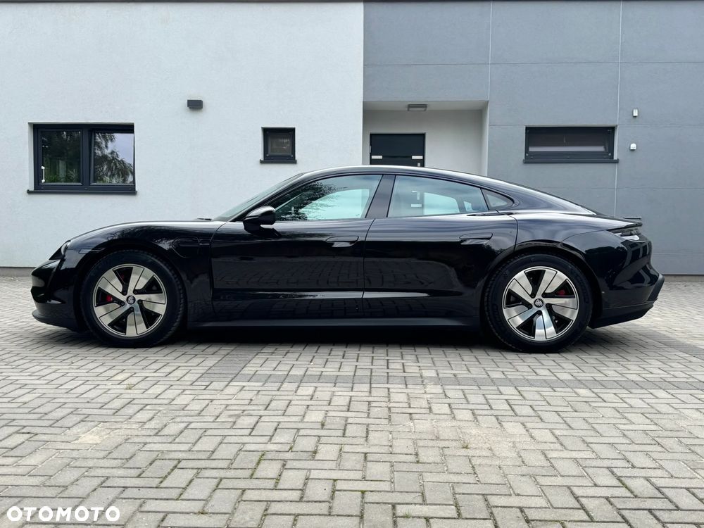 Porsche Taycan - 9