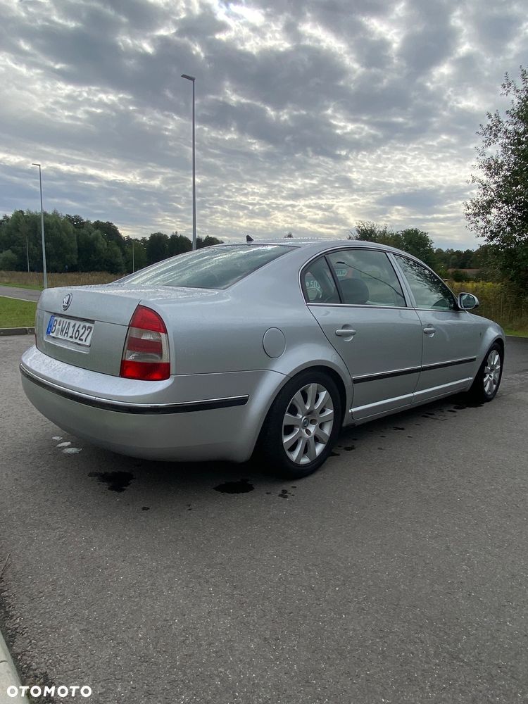 Skoda Superb 1.8 Turbo Comfort - 4