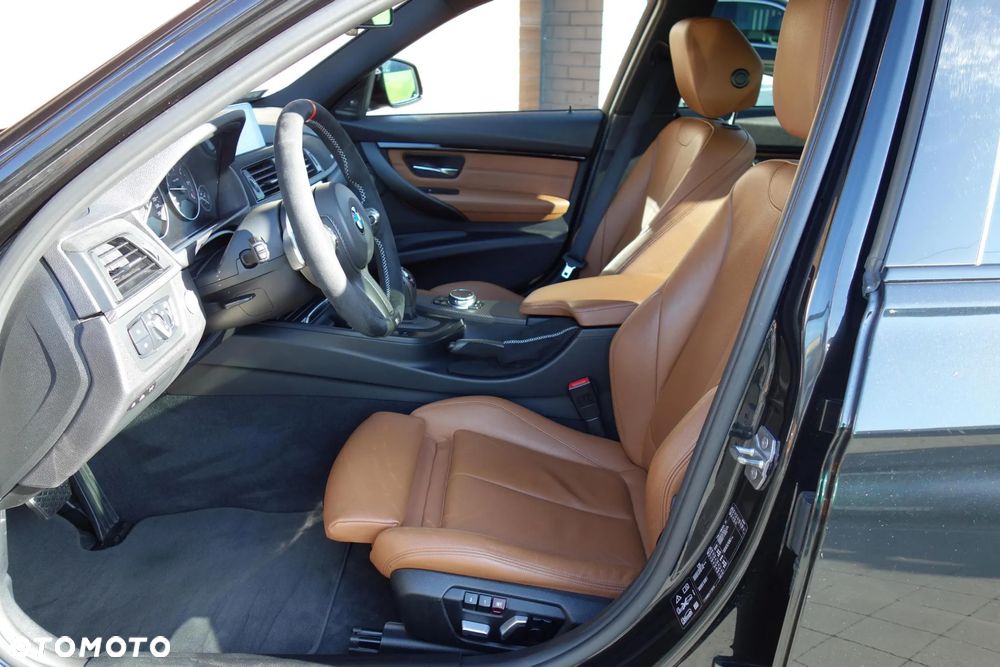 BMW Seria 3 330d xDrive M Sport EU6 - 32