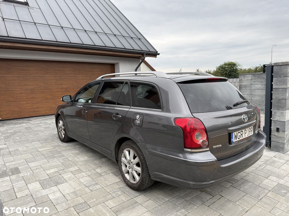 Toyota Avensis - 13