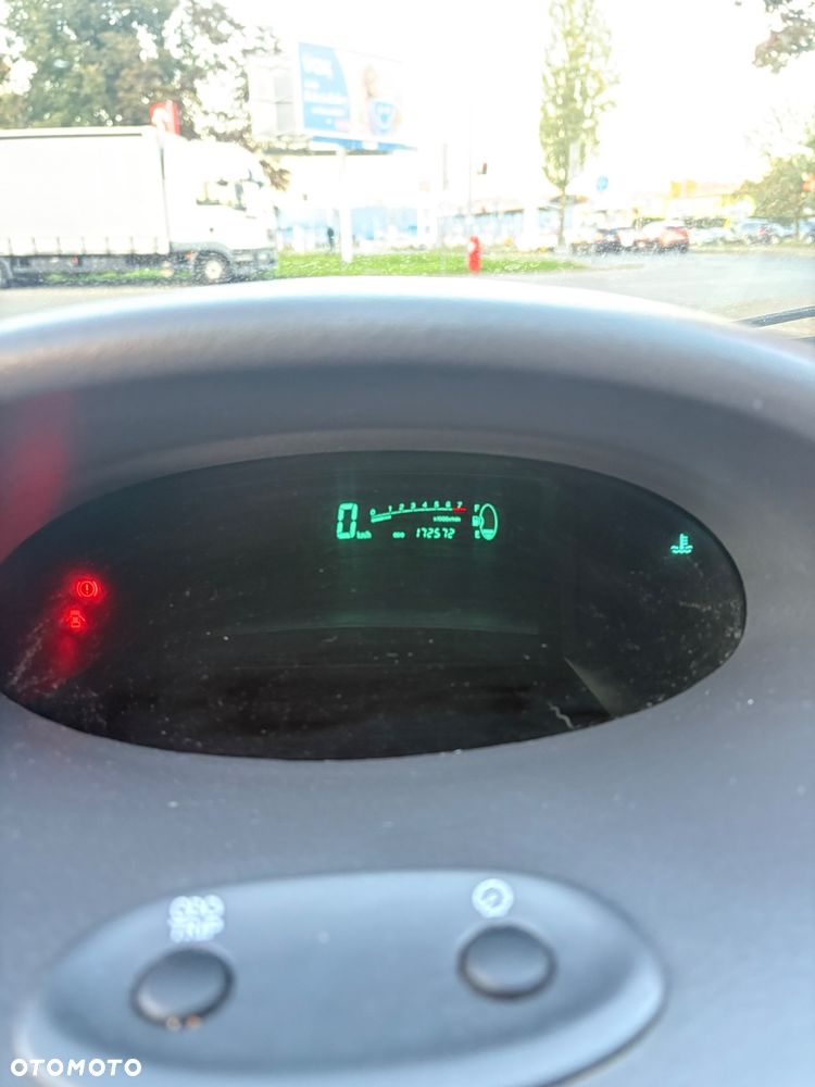 Toyota Yaris 1.0 Base - 8